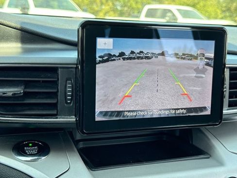 Used 2020 Ford Explorer XLT w/ Equipment Group 202A RWD image 17