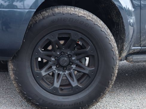 Used 2020 Nissan Frontier SV image 14