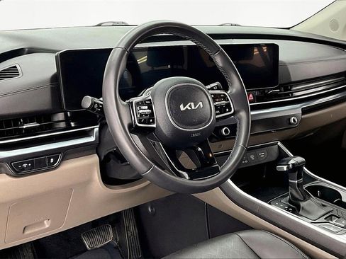 Used 2025 Kia Carnival image 14