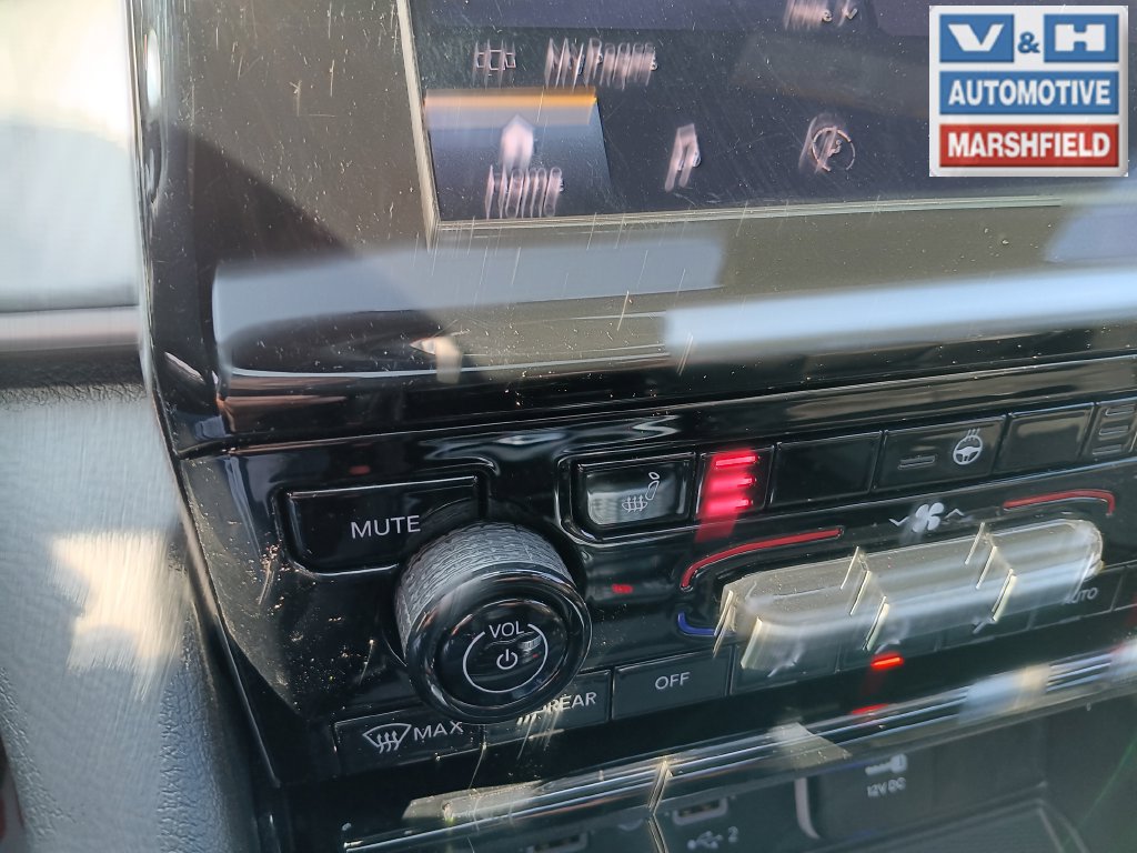 Used 2023 Jeep Grand Cherokee Altitude AWD/4WD image 11