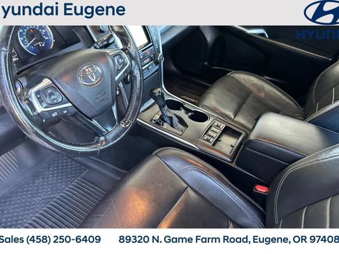 Used 2016 Toyota Camry XLE w/ Moonroof Package FWD image 11