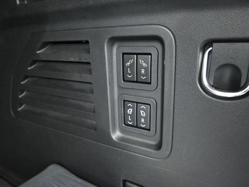 Used 2024 Chevrolet Traverse RS w/ LPO, Floor Liner Package image 34