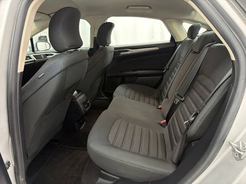 Used 2019 Ford Fusion SE FWD image 22
