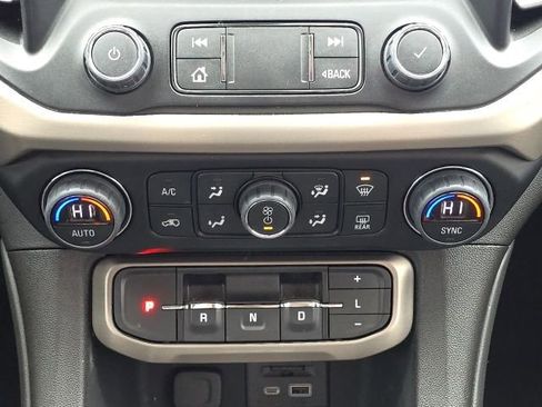 Used 2023 GMC Acadia Denali w/ Denali Technology Package image 42