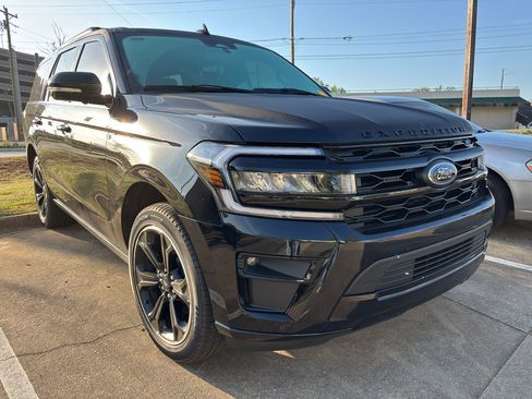 Used 2024 Ford Expedition Limited image 1