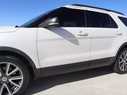 Used 2015 Ford Explorer XLT w/ Equipment Group 202B FWD image 34