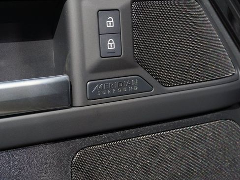 Used 2026 Land Rover Defender 110 X-Dynamic SE AWD/4WD image 13