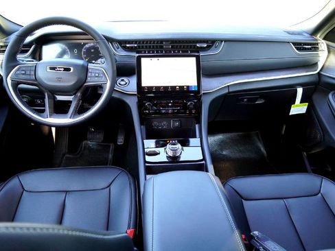 New 2025 Jeep Grand Cherokee L Limited image 23