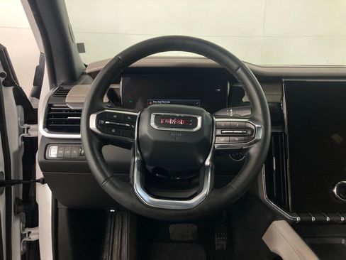 Used 2024 GMC Acadia Elevation image 8