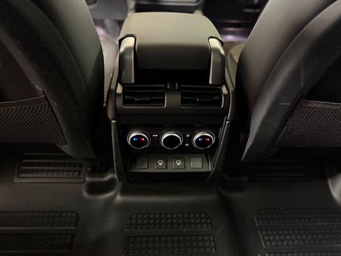 Used 2024 Land Rover Defender 110 X-Dynamic SE image 22