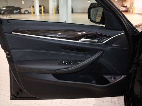 Certified 2023 BMW 530i 530i w/ Convenience Package image 10