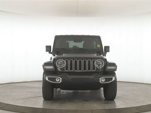 Used 2025 Jeep Wrangler Unlimited Sahara image 12