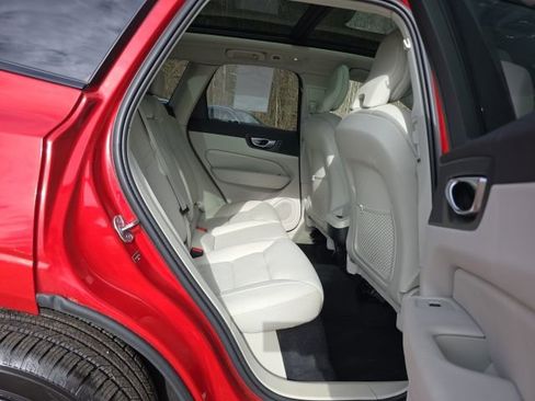Certified 2023 Volvo XC60 B5 Plus w/ Climate Package AWD/4WD image 19