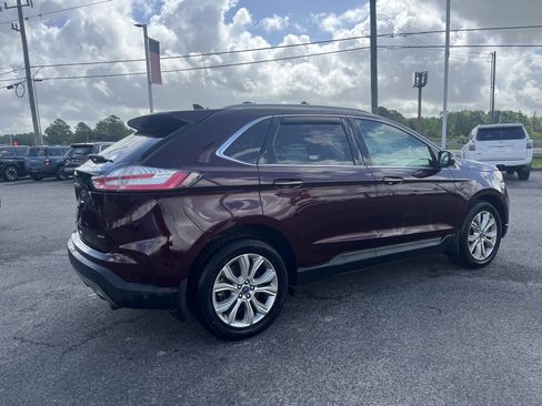 Used 2022 Ford Edge Titanium image 2