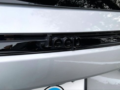 Certified 2025 Jeep Grand Cherokee Altitude image 25