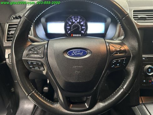 Used 2018 Ford Explorer XLT w/ Equipment Group 202A image 4