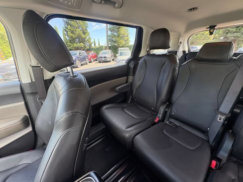 Used 2026 Kia Carnival FWD image 42