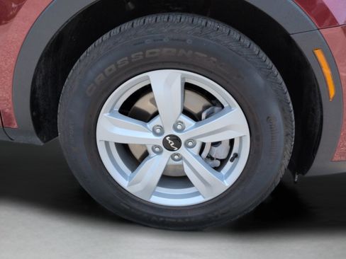 Certified 2025 Kia Sorento LX FWD image 13
