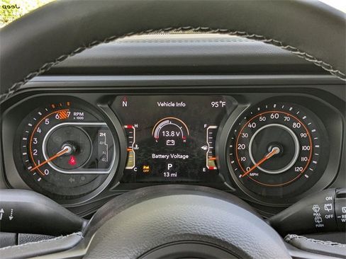 Used 2025 Jeep Wrangler Rubicon image 23