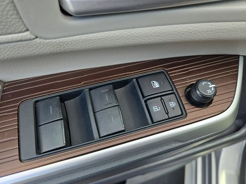 Used 2024 Toyota Sienna XLE image 15