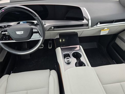 New 2026 Cadillac Vistiq Sport w/ LPO, Floor Liner Package image 17