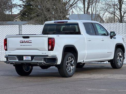 New 2026 GMC Sierra 1500 SLE image 4