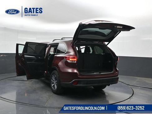 Used 2017 Toyota Highlander XLE AWD/4WD image 61
