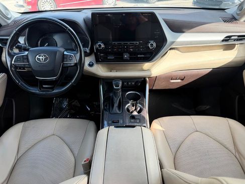 Used 2020 Toyota Highlander Platinum FWD image 18