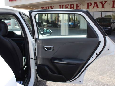 Used 2025 Kia K4 FWD image 11