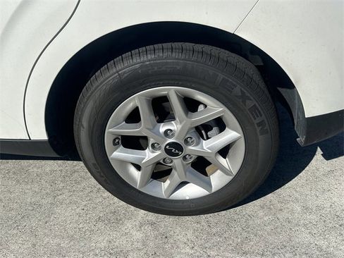 Certified 2025 Kia Soul LX w/ LX Technology Package image 10