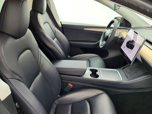 Used 2023 Tesla Model Y AWD image 30