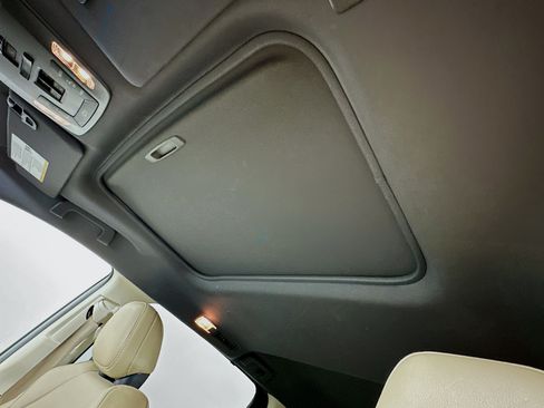 Used 2021 Toyota Sienna XLE FWD image 25