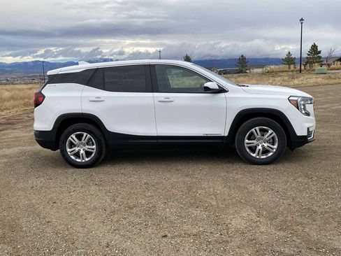 Used 2024 GMC Terrain SLE image 23