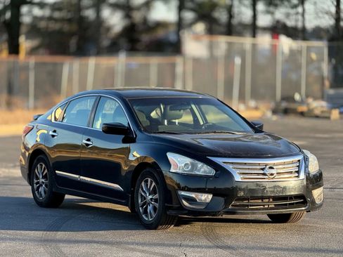 Used 2015 Nissan Altima 2.5 S w/ Sport Value Package image 1