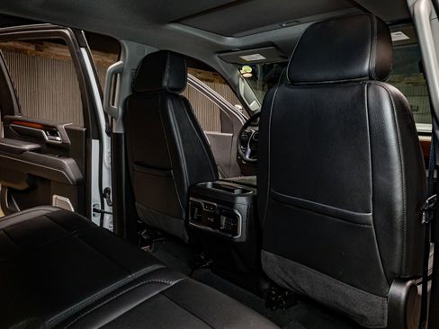 Used 2025 GMC Sierra 3500 Denali w/ Denali Reserve Package image 27