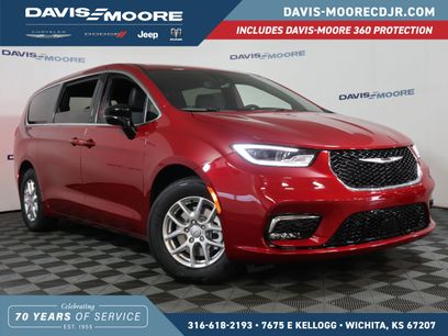 New 2026 Chrysler Pacifica Select