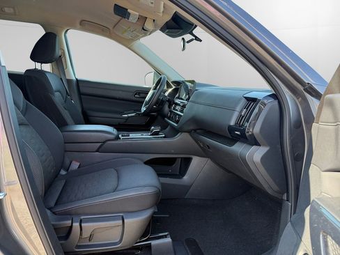 Used 2025 Nissan Pathfinder SV AWD/4WD image 15