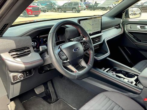 Used 2025 Ford Explorer ST-Line w/ ST-Line Street Pack image 13