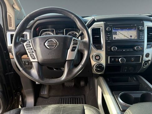 Used 2018 Nissan Titan SL image 10