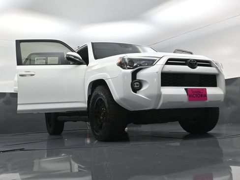Used 2022 Toyota 4Runner SR5 Premium w/ Moonroof Package RWD image 27