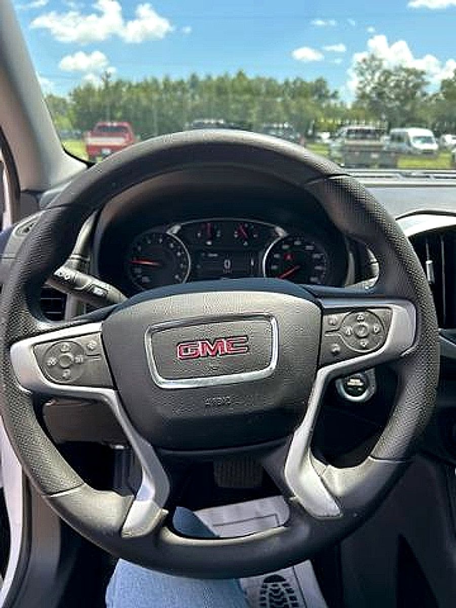 Used 2023 GMC Terrain SLE w/ Elevation Edition FWD image 10