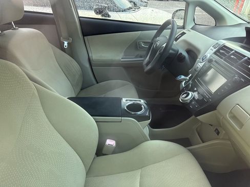 Used 2014 Toyota Prius V Three image 6