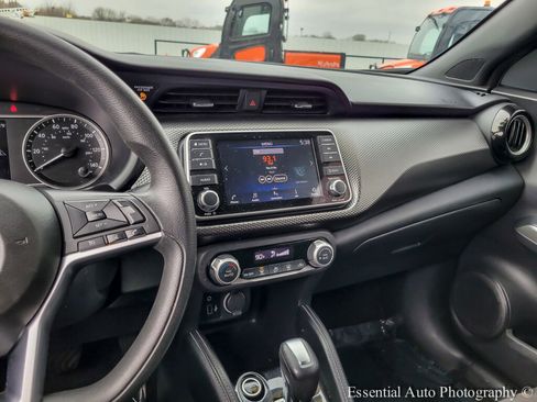 Used 2020 Nissan Kicks SV image 23