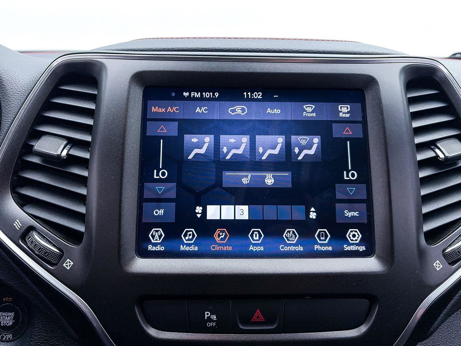 Used 2019 Jeep Cherokee Trailhawk w/ Cold Weather Group AWD/4WD image 21