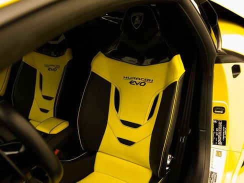 Used 2020 Lamborghini Huracan EVO RWD image 5