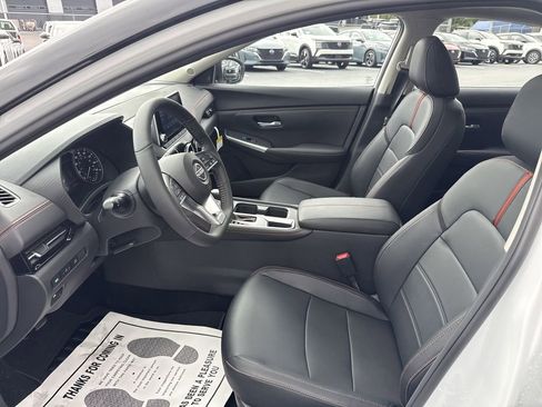 New 2025 Nissan Sentra SR w/ SR Premium Package FWD image 4