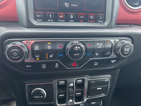 Certified 2018 Jeep Wrangler Unlimited Rubicon image 33