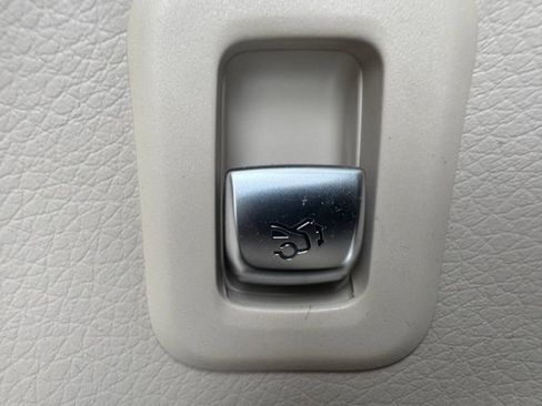 Used 2020 Mercedes-Benz GLC 300 4MATIC image 11