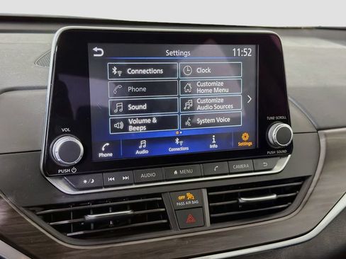 Used 2025 Nissan Altima 2.5 SV FWD image 30