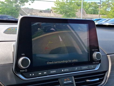 Used 2024 Nissan Altima 2.5 SV FWD image 19
